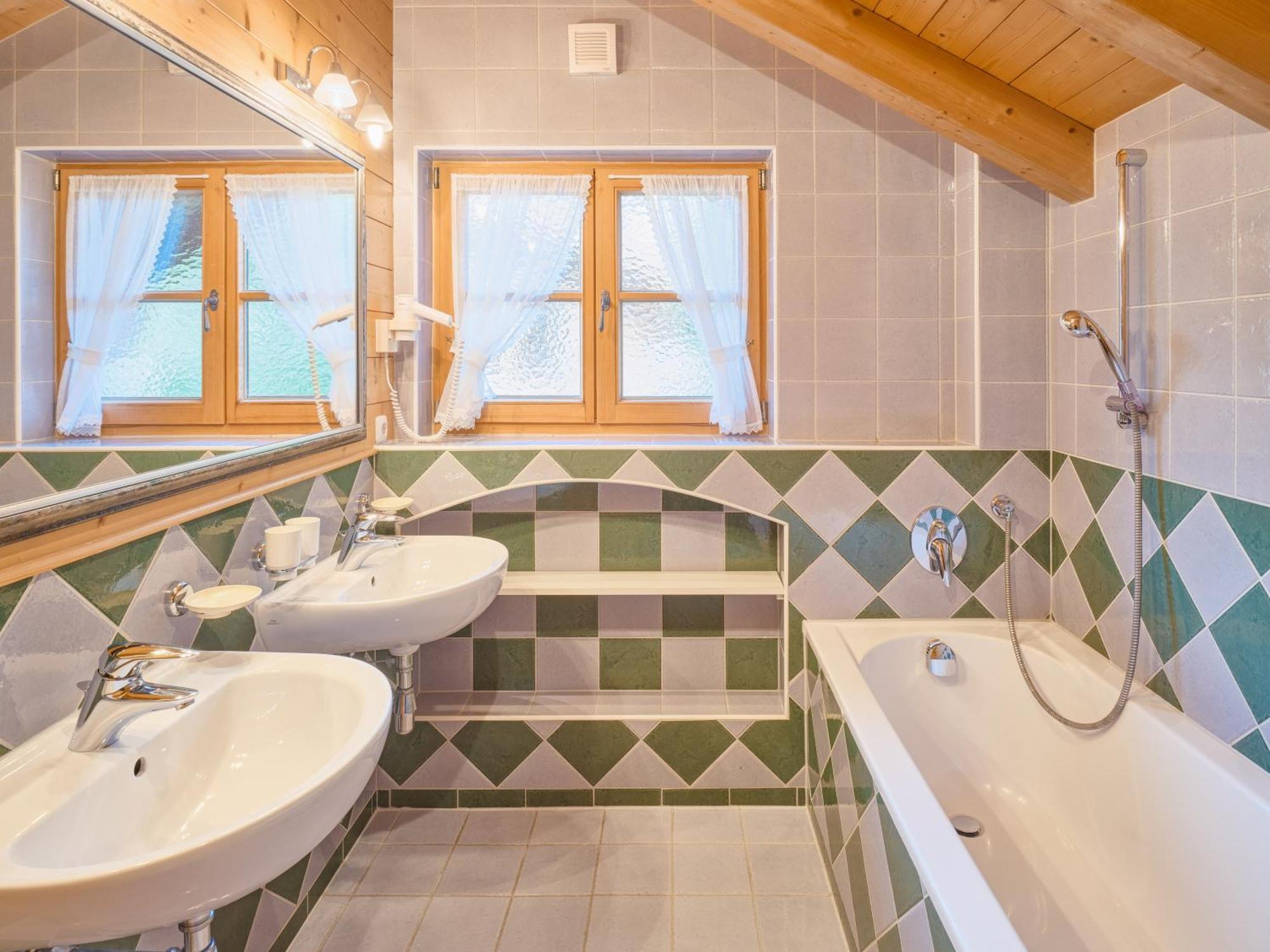 Chalets Huber ไมย์อาโฮเฟิน ภายนอก รูปภาพ