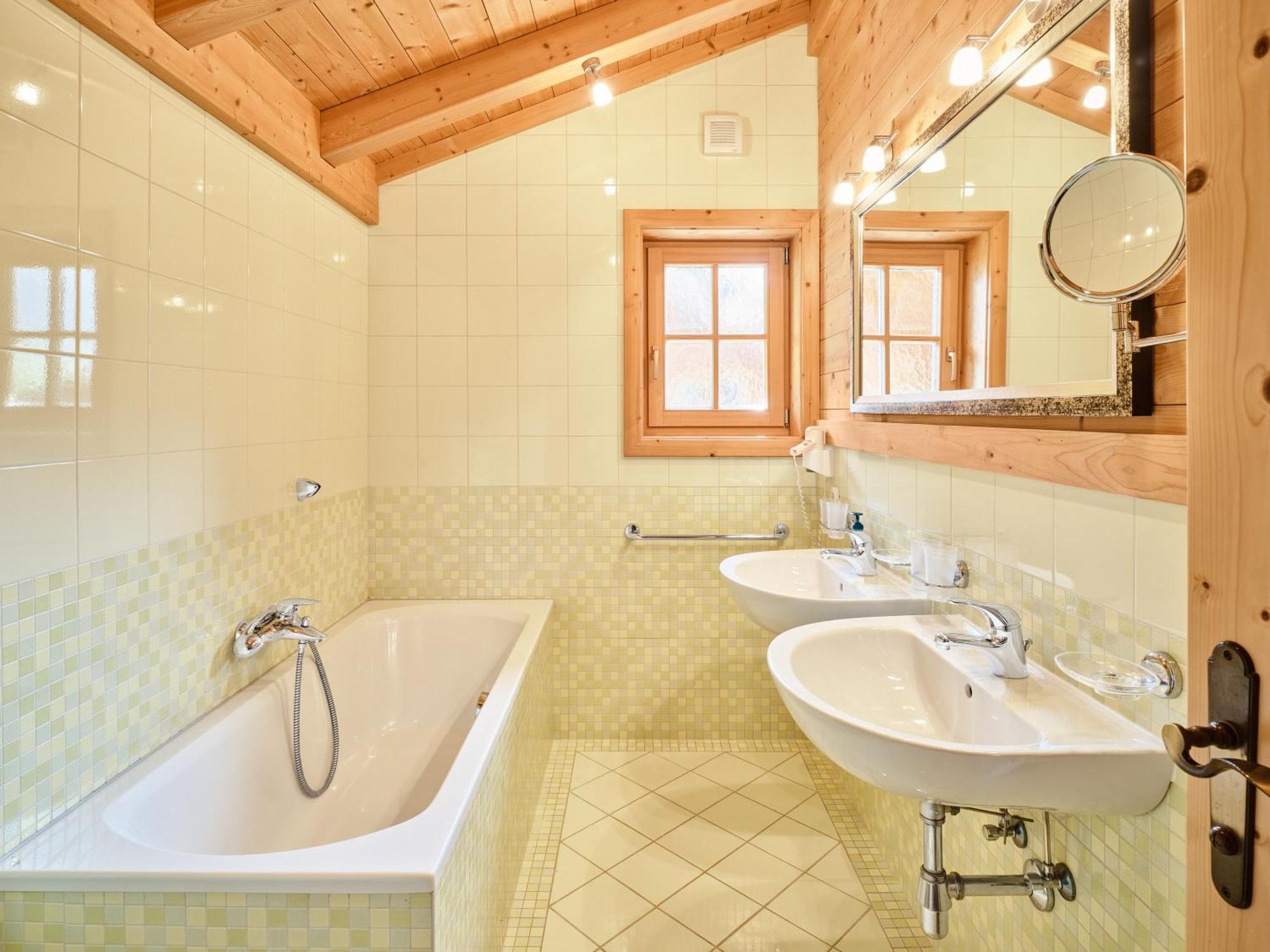 Chalets Huber ไมย์อาโฮเฟิน ภายนอก รูปภาพ